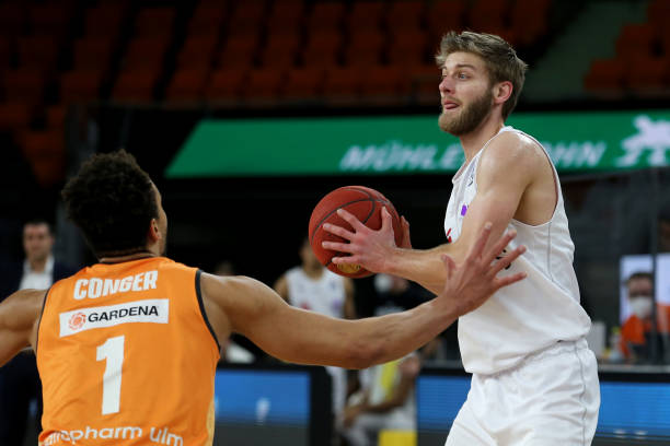 切尔西晒对阵富勒姆海报，若昂-佩德罗单人出镜